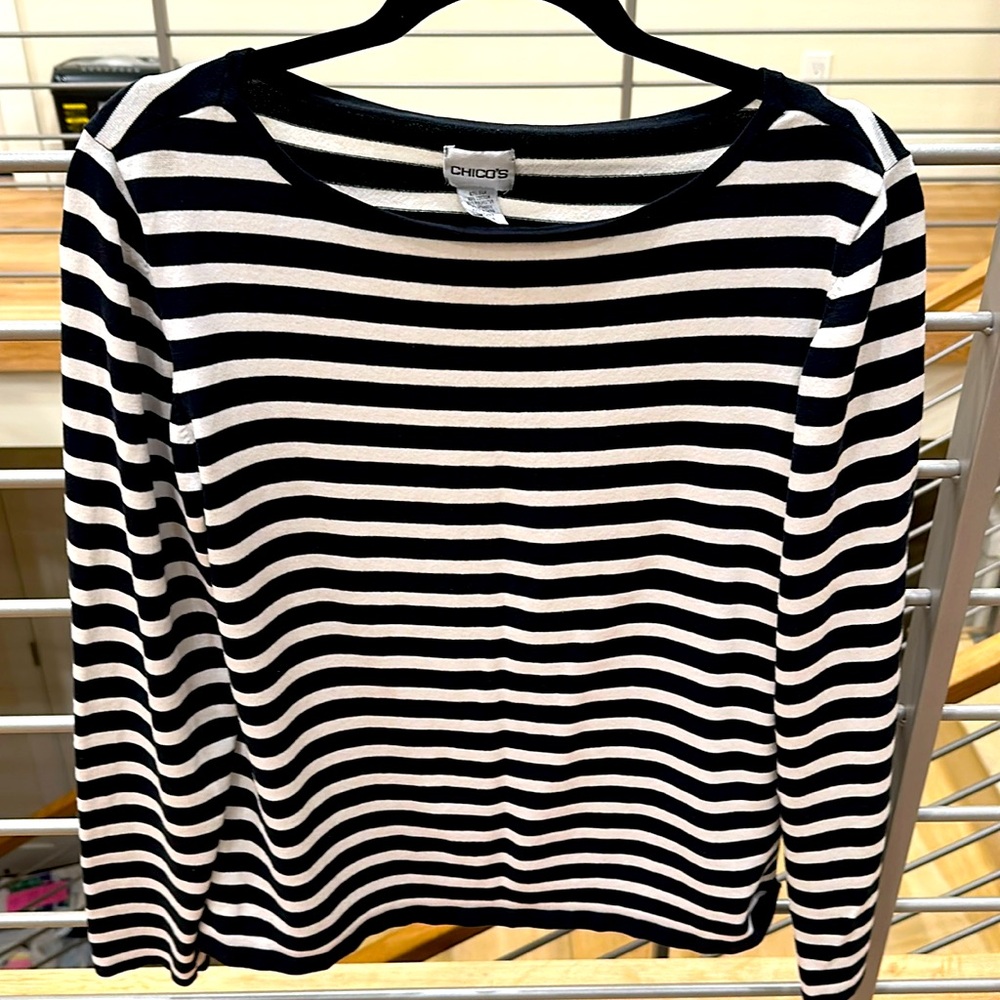 Chicos Lightweight stripped top. Excellent for beginning of Fall. Long sleeves